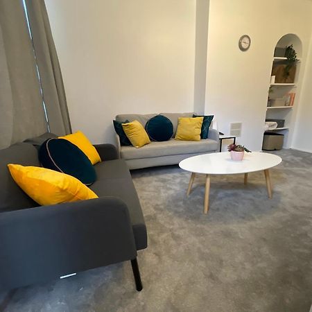 Tooting Lodge London - Cosy 2 Bedroom House With Garden, 5 Mins Walk To Tube Station المظهر الخارجي الصورة