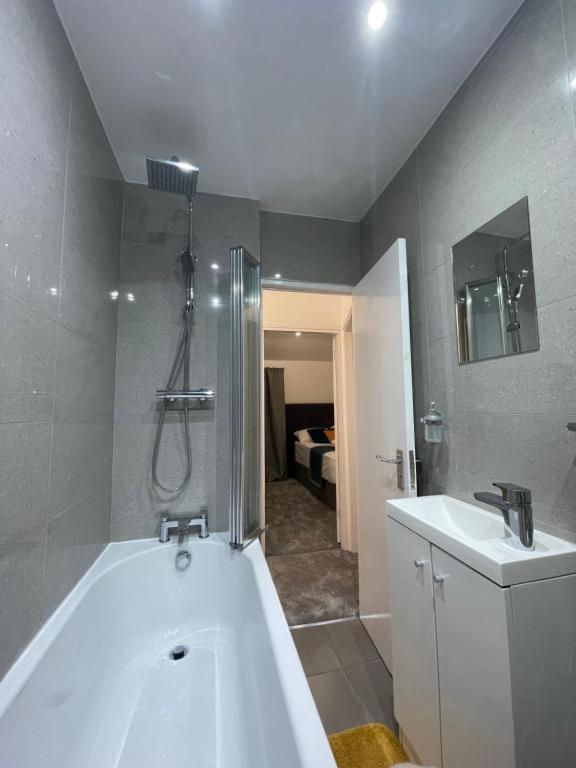 Tooting Lodge London - Cosy 2 Bedroom House With Garden, 5 Mins Walk To Tube Station المظهر الخارجي الصورة