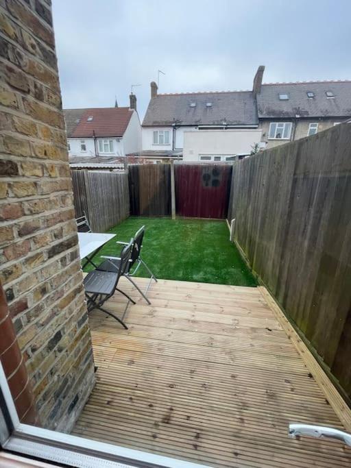 Tooting Lodge London - Cosy 2 Bedroom House With Garden, 5 Mins Walk To Tube Station المظهر الخارجي الصورة
