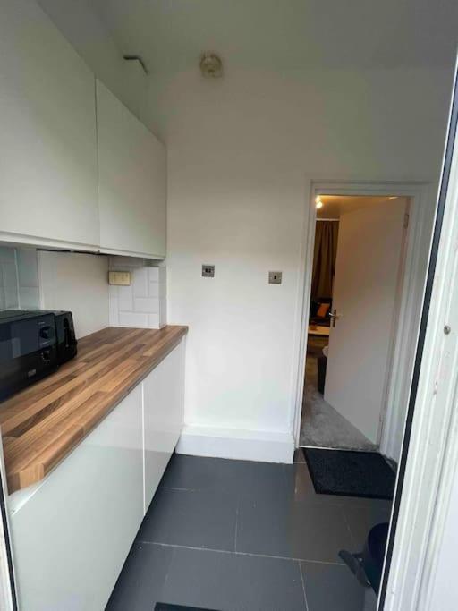 Tooting Lodge London - Cosy 2 Bedroom House With Garden, 5 Mins Walk To Tube Station المظهر الخارجي الصورة