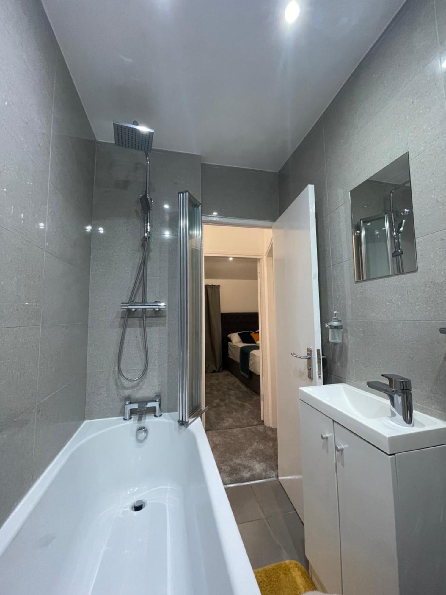 Tooting Lodge London - Cosy 2 Bedroom House With Garden, 5 Mins Walk To Tube Station المظهر الخارجي الصورة