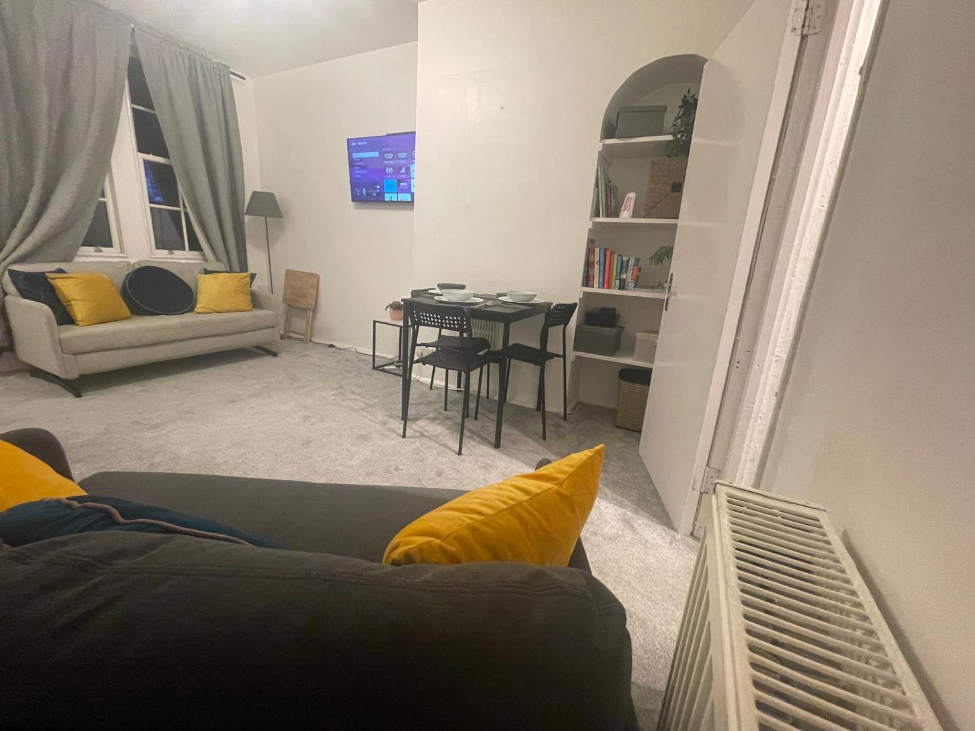Tooting Lodge London - Cosy 2 Bedroom House With Garden, 5 Mins Walk To Tube Station المظهر الخارجي الصورة